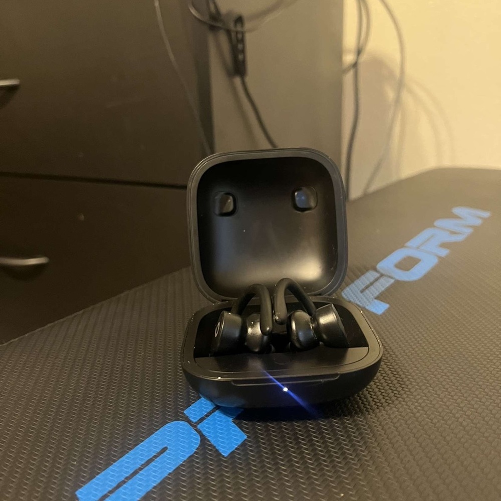 Beats wireless earbuds